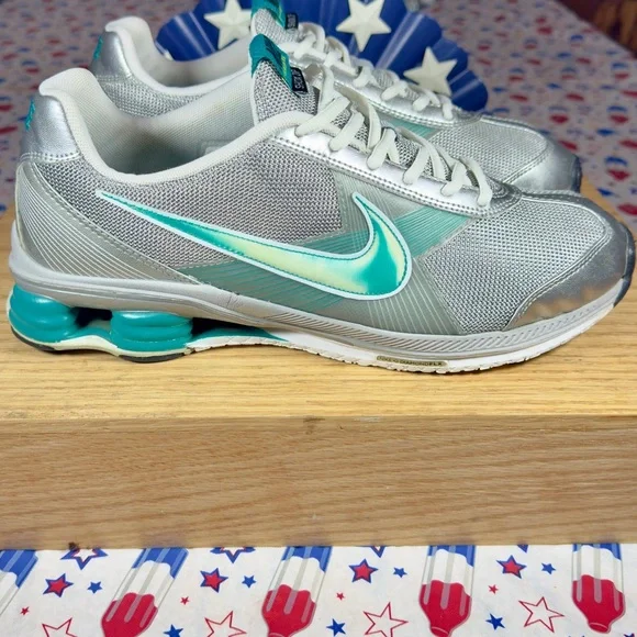 Nike Women's shox Running Shoes size 12 - Picture 2 of 6